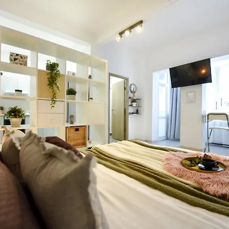 Bucharest's Heartbeat - Cozy On Smardan Street Bukarest