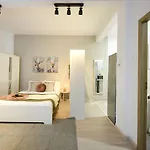 Bucharest's Heartbeat - Cozy On Smardan Street شقة *