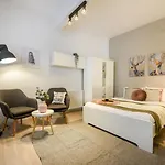 Bucharest's Heartbeat - Cozy On Smardan Street شقة *