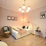 Bucharest's Heartbeat - Cozy On Smardan Street * Bukarest
