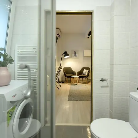 Bucharest's Heartbeat - Cozy On Smardan Street Apartment