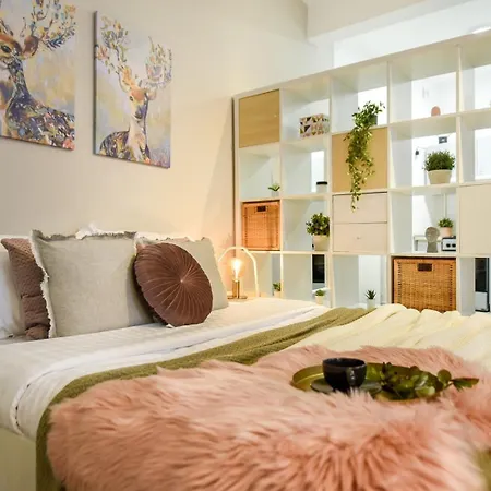 Bucharest's Heartbeat - Cozy On Smardan Street Apartment *