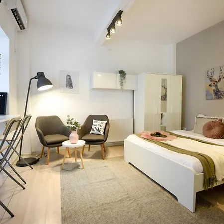 Bucharest's Heartbeat - Cozy On Smardan Street Bukarest