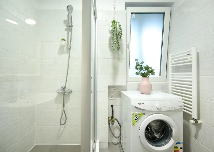 Bucharest's Heartbeat - Cozy On Smardan Street Apartment *