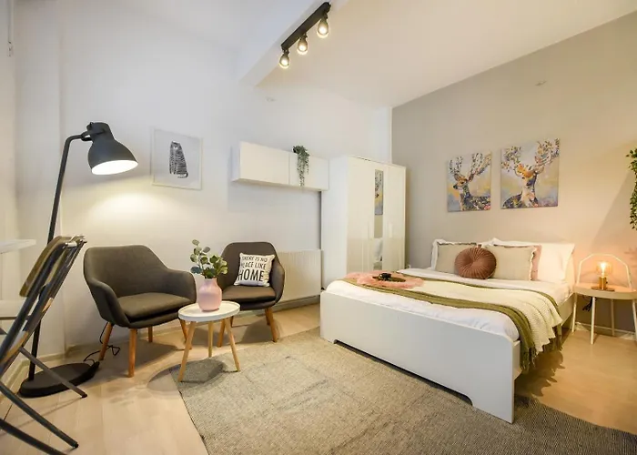 Bucharest's Heartbeat - Cozy On Smardan Street Apartment *